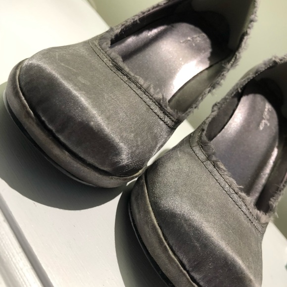 Metallic, gray satin heels 👠 - Picture 6 of 9